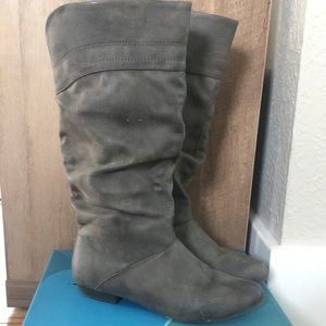 Grey suede Boots